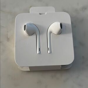 Apple White EarPods with Lightning Connector